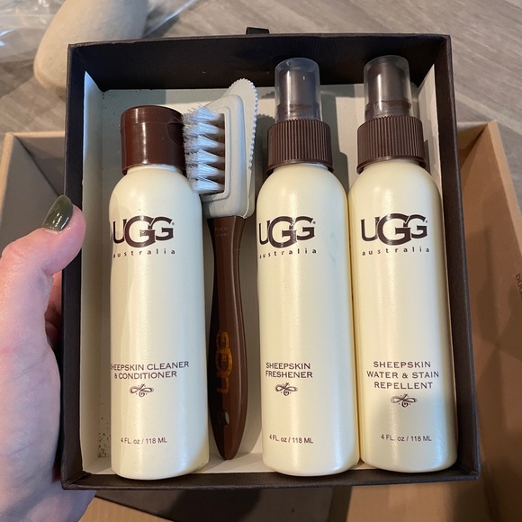 Ugh boots size 8 - Picture 6 of 7